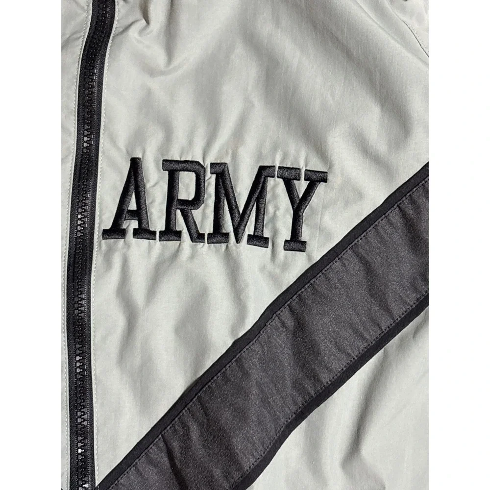 US Army IPFU Training Jacket Gray Black Chevron Windbreaker Mens Medium